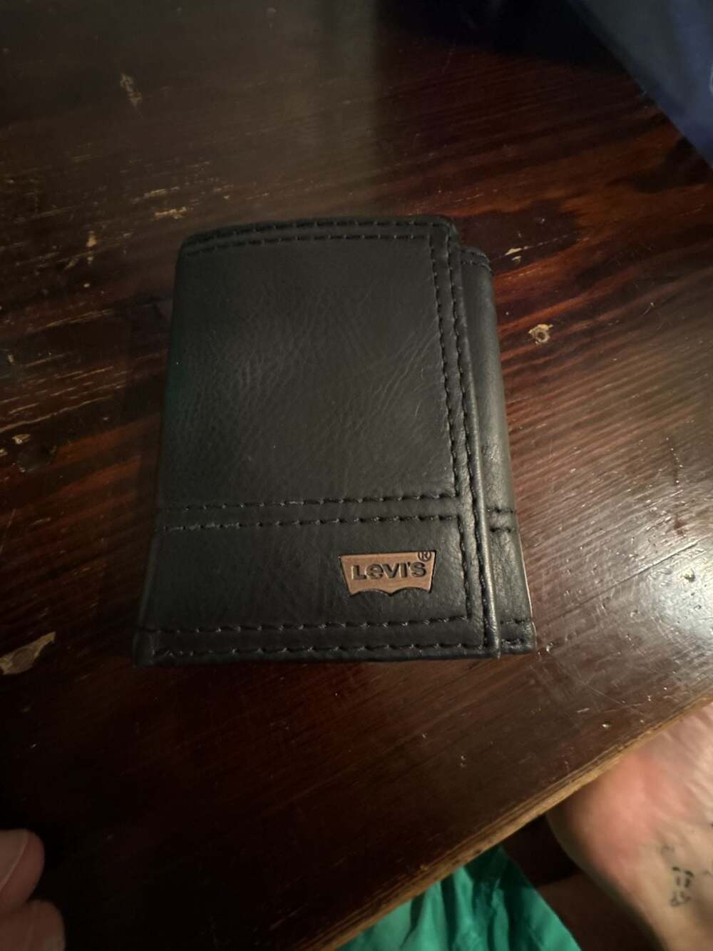 Levi's Men's Trifold Wallet with Embossed Logo, Black, One Size